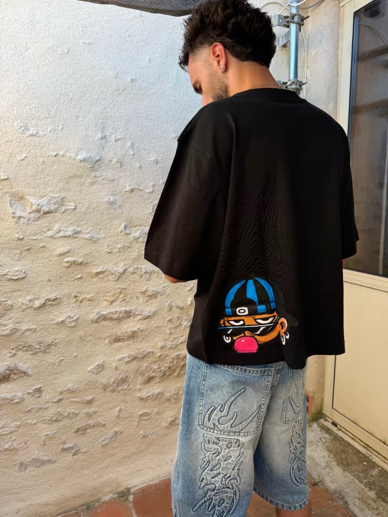 NONCHALANT TEE portée en extérieur